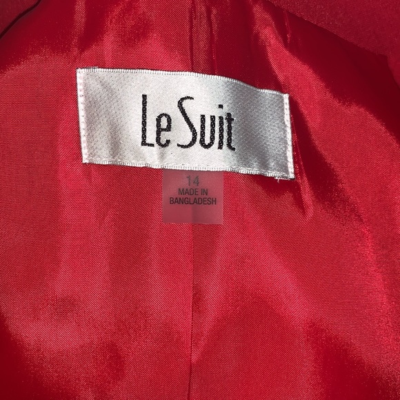 Woman’s Red Le Suit 14 - Picture 4 of 7